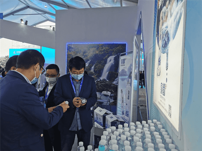 泉都礦泉水在“2020第三屆貴州省梵凈山國際天然飲用水博覽會”中 大放光彩